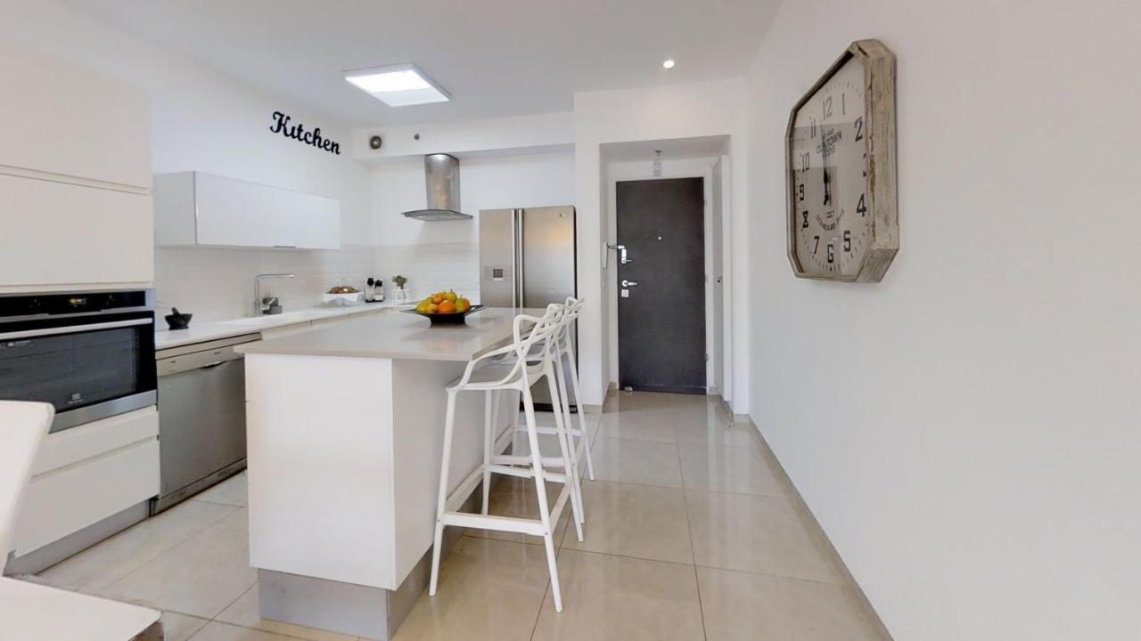 Exclusive Two-Bedroom Apartment With Parking Yerusalem Bagian luar foto