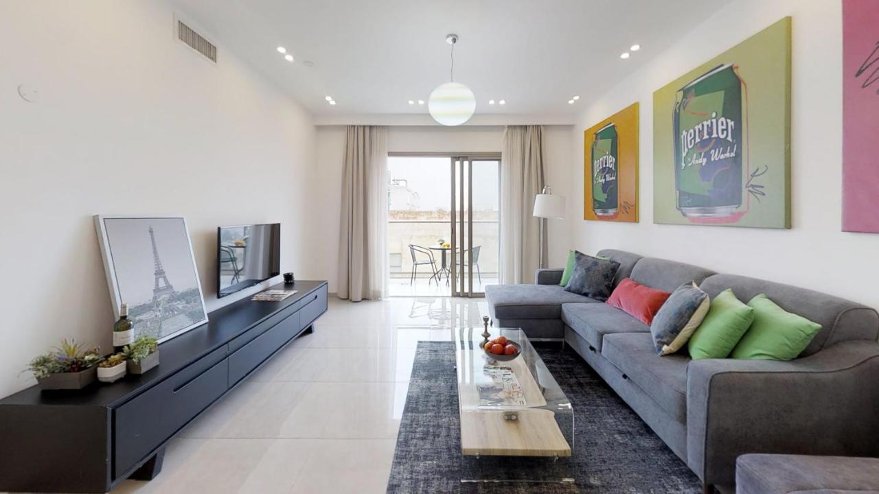 Exclusive Two-Bedroom Apartment With Parking Yerusalem Bagian luar foto