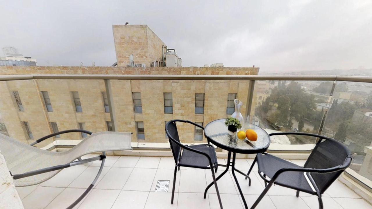Exclusive Two-Bedroom Apartment With Parking Yerusalem Bagian luar foto