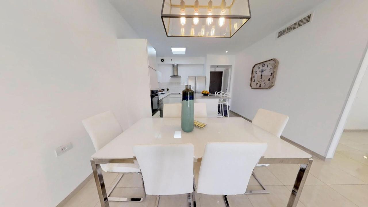 Exclusive Two-Bedroom Apartment With Parking Yerusalem Bagian luar foto