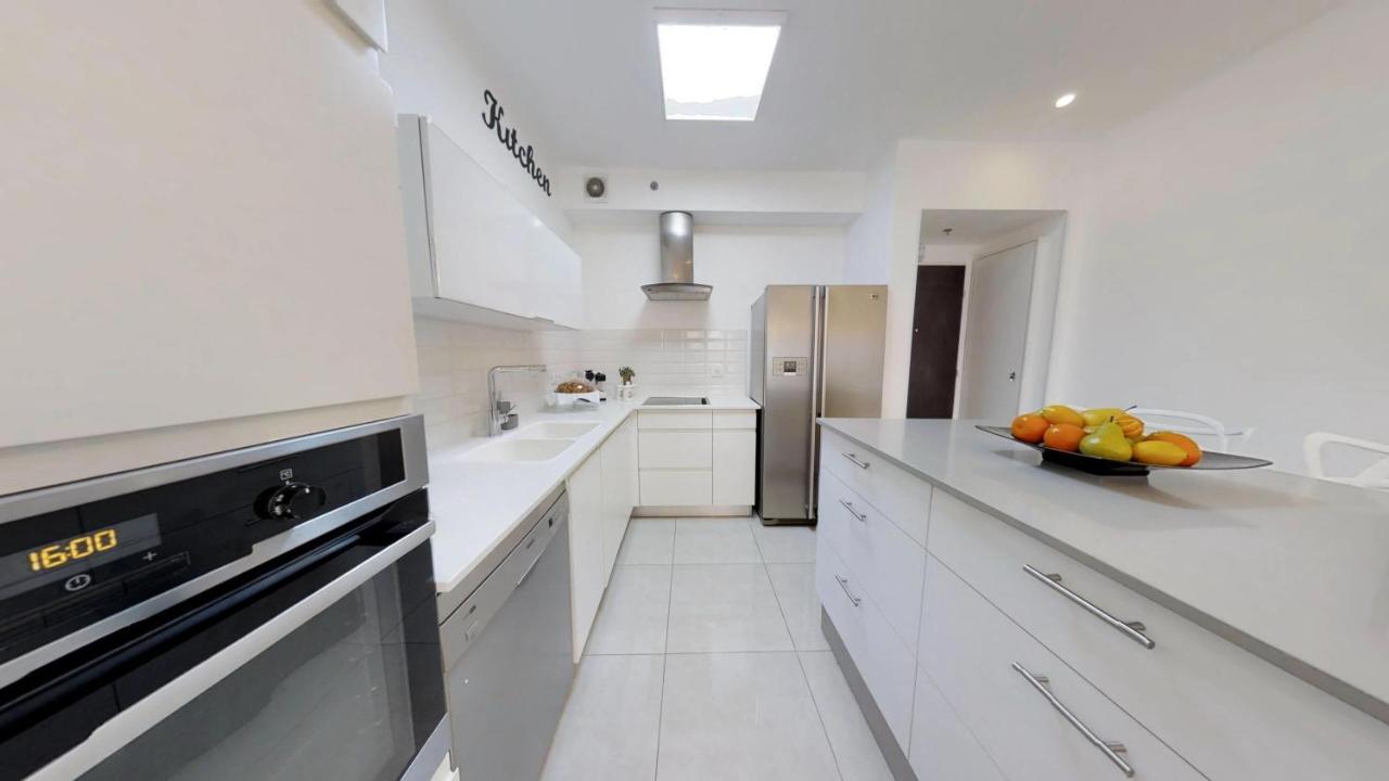 Exclusive Two-Bedroom Apartment With Parking Yerusalem Bagian luar foto
