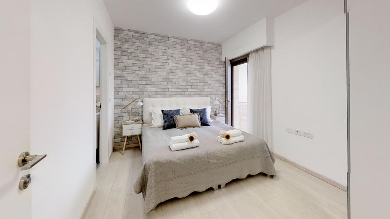 Exclusive Two-Bedroom Apartment With Parking Yerusalem Bagian luar foto